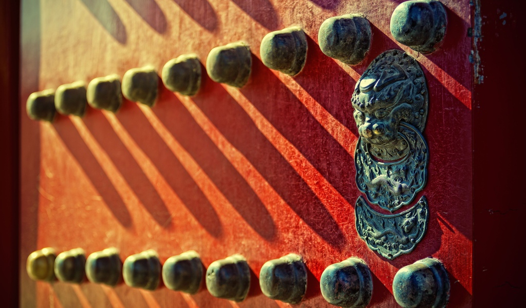 Украшения на входной двери в Китае