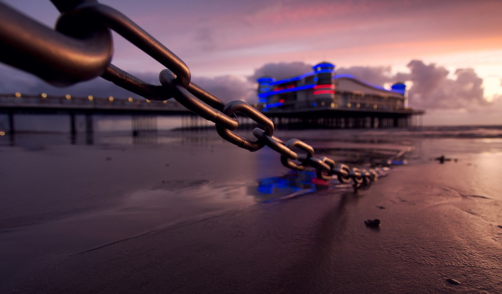 Цепь ограждения на пляже, Англия