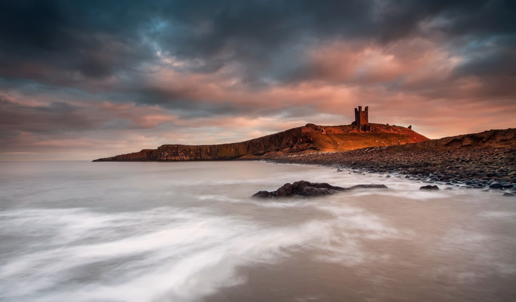 Молочная морская вода у берега, Англия
