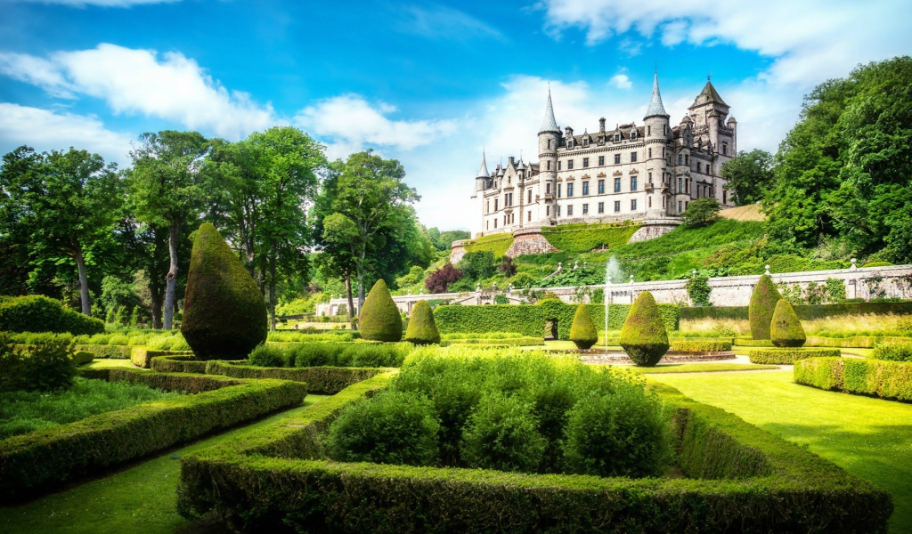 Замок Данробин в Шотландии