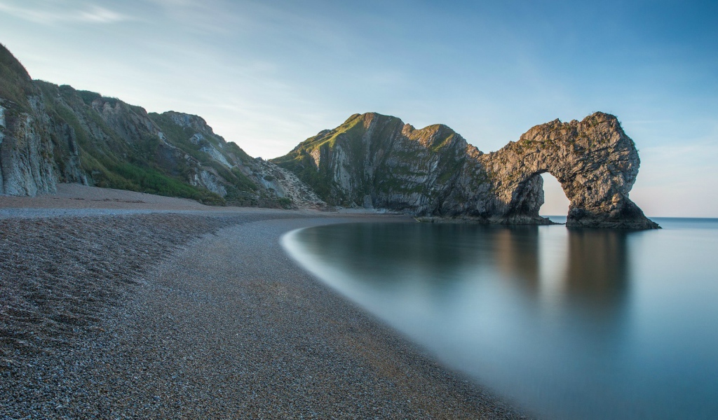 Скала на побережье в Англии