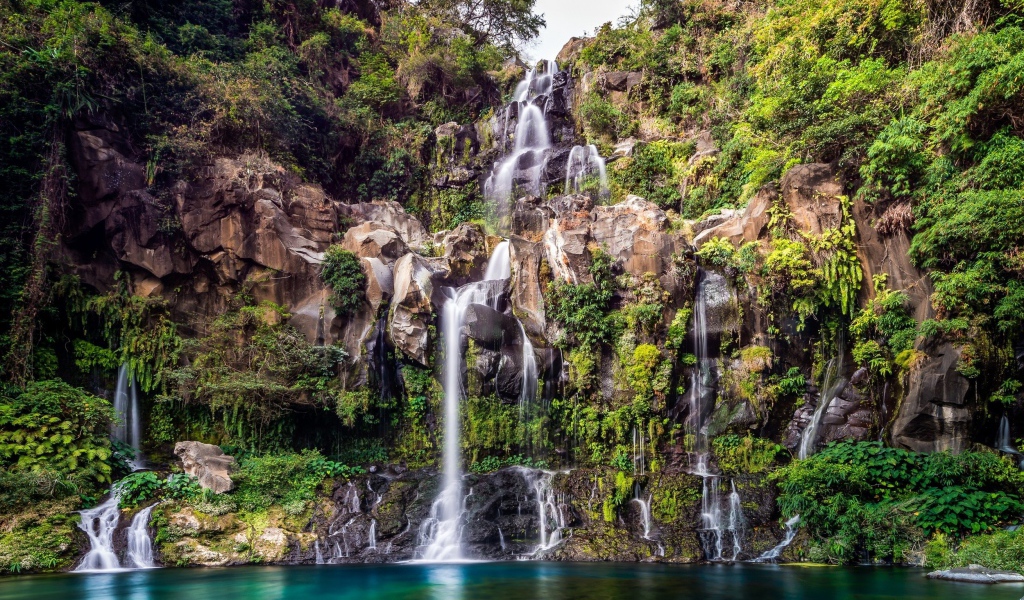 Водопад на скале, Франция