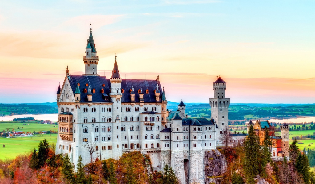 Белый замок в Германии, фото HDR