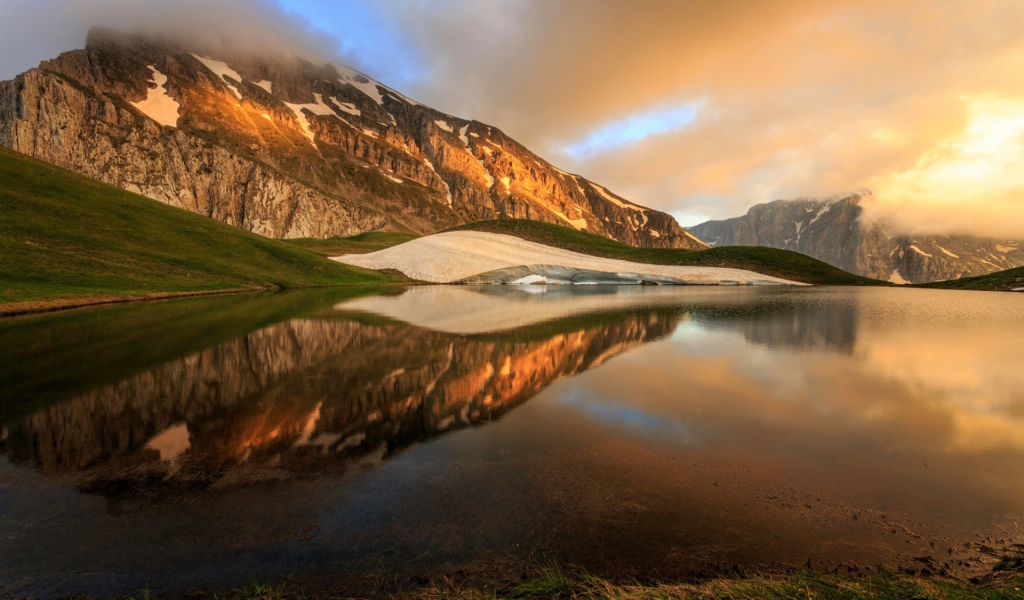 Озеро в горах, Греция