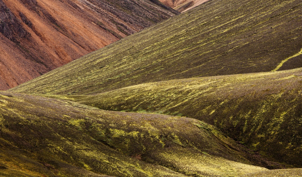 Склоны гор в Исландии