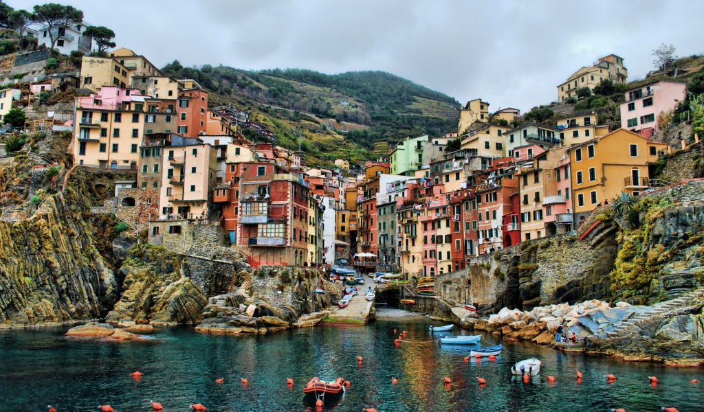 Курорт Чинкве-Терре в провинции Специя, Италия