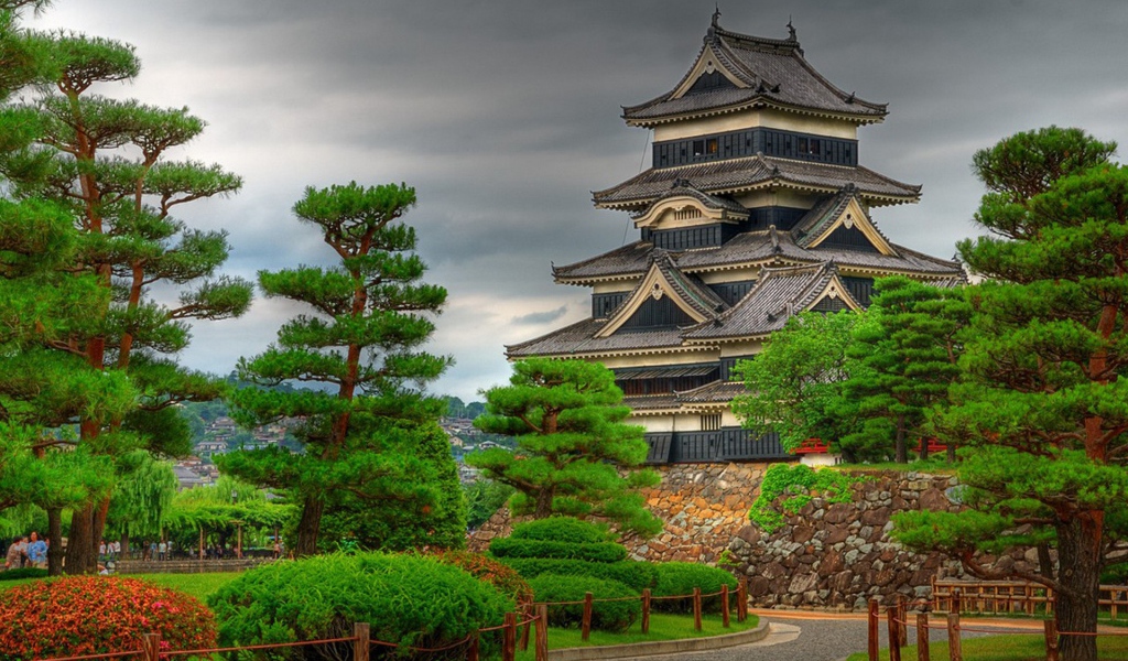 Башня в саду, Япония