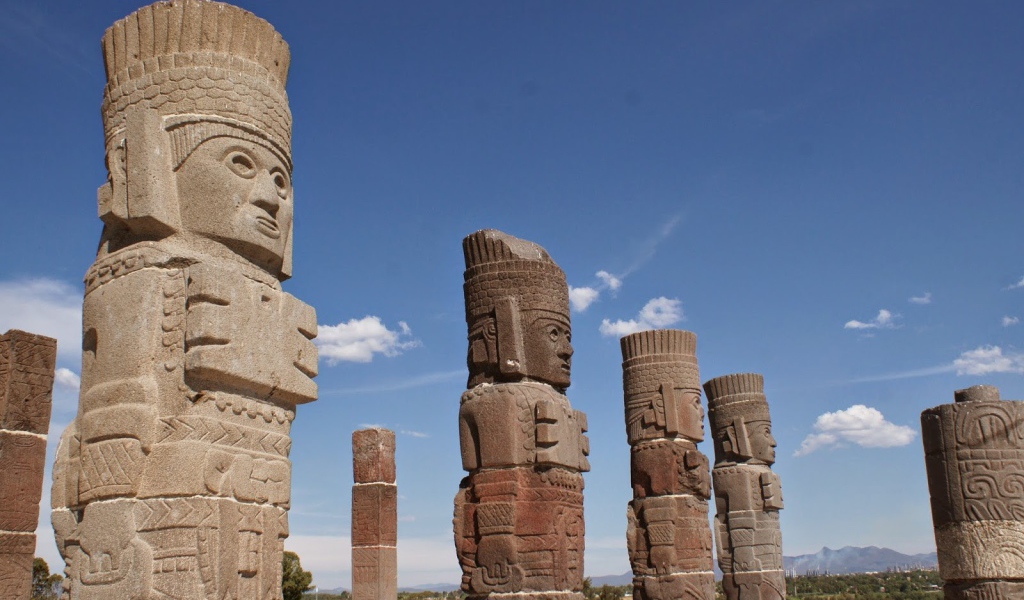 Индейские статуи в Мексике