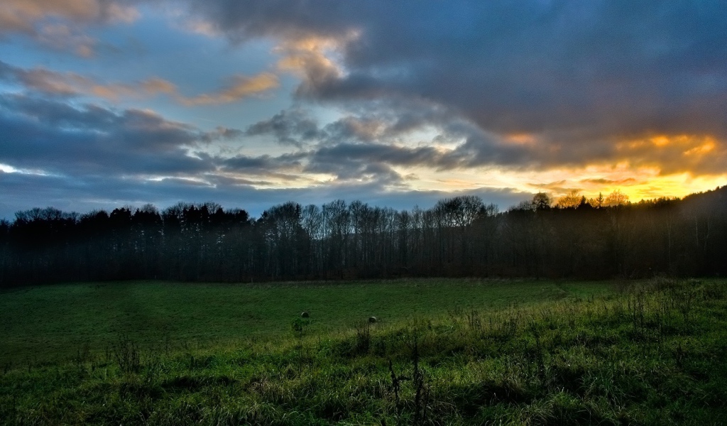Красивый закат в Польше