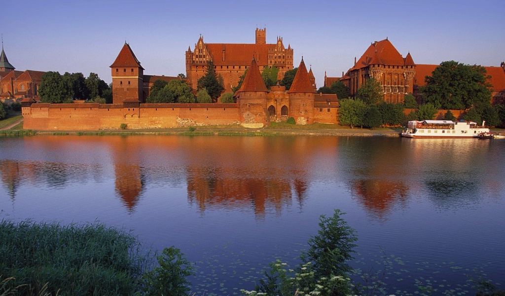 Замок Мальборк в Польше