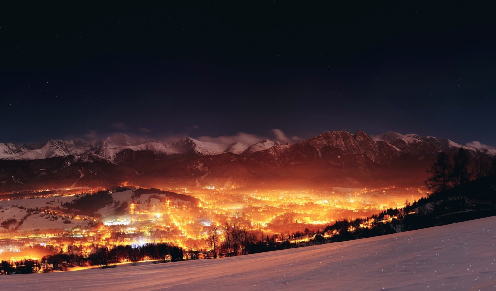 Ночные огни города в Польше