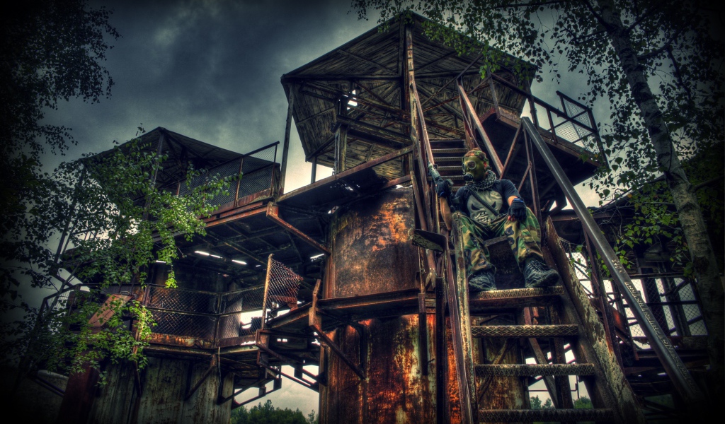 Сталкер на руинах в Польше