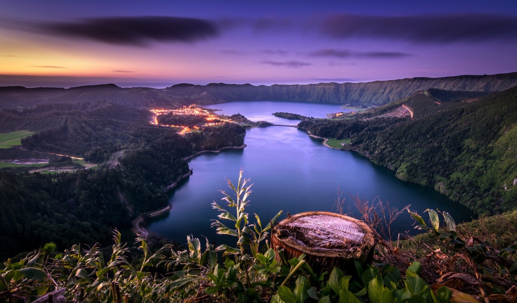 Панорама горного озера, Португалия