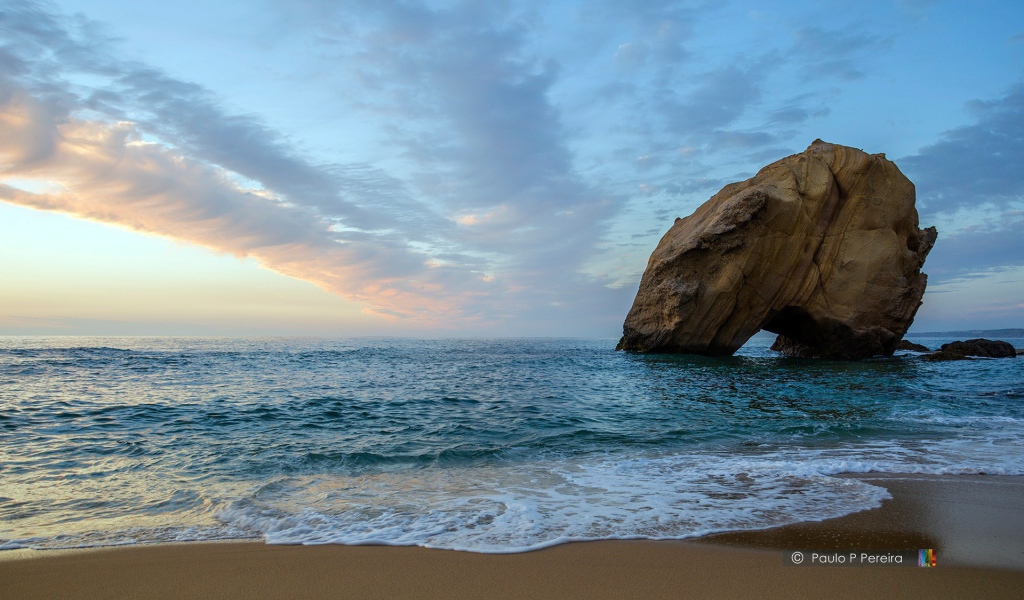 Камень у побережья, Португалия