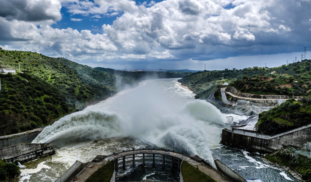 Электростанция на реке в Португалии