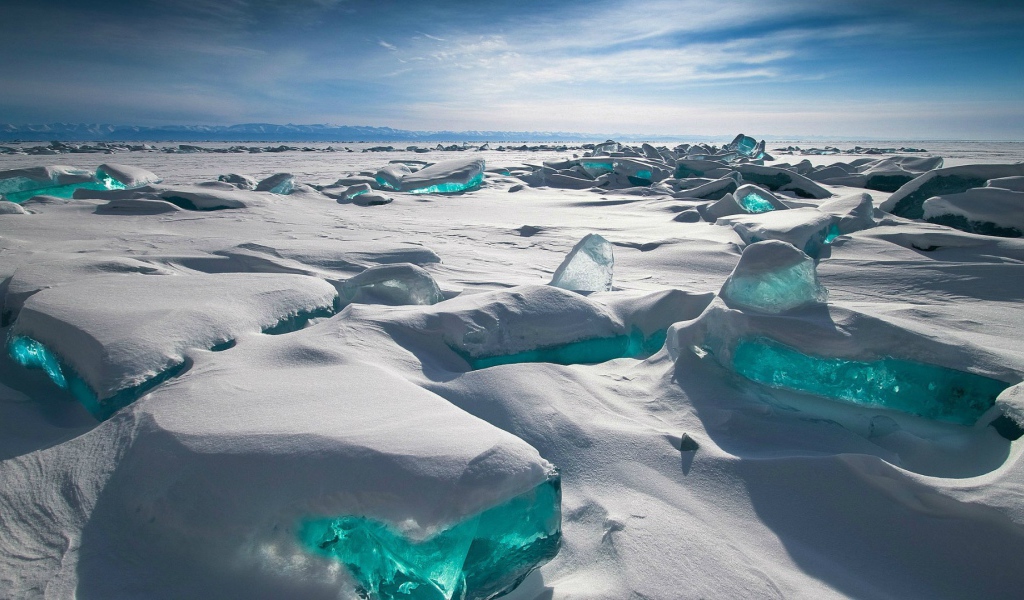 Лед на зимнем Байкале