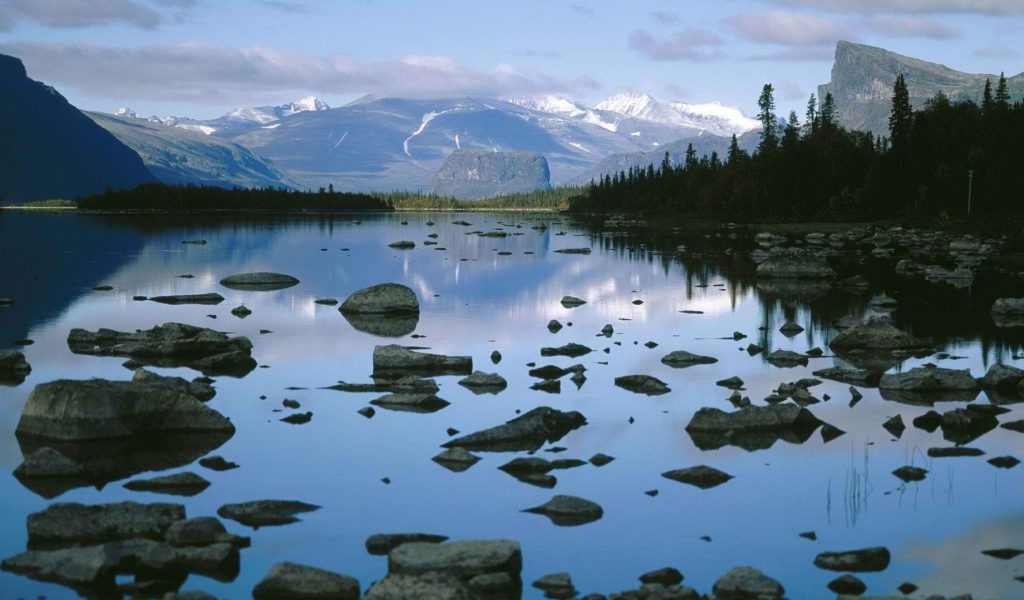 Камни на озере, Швеция