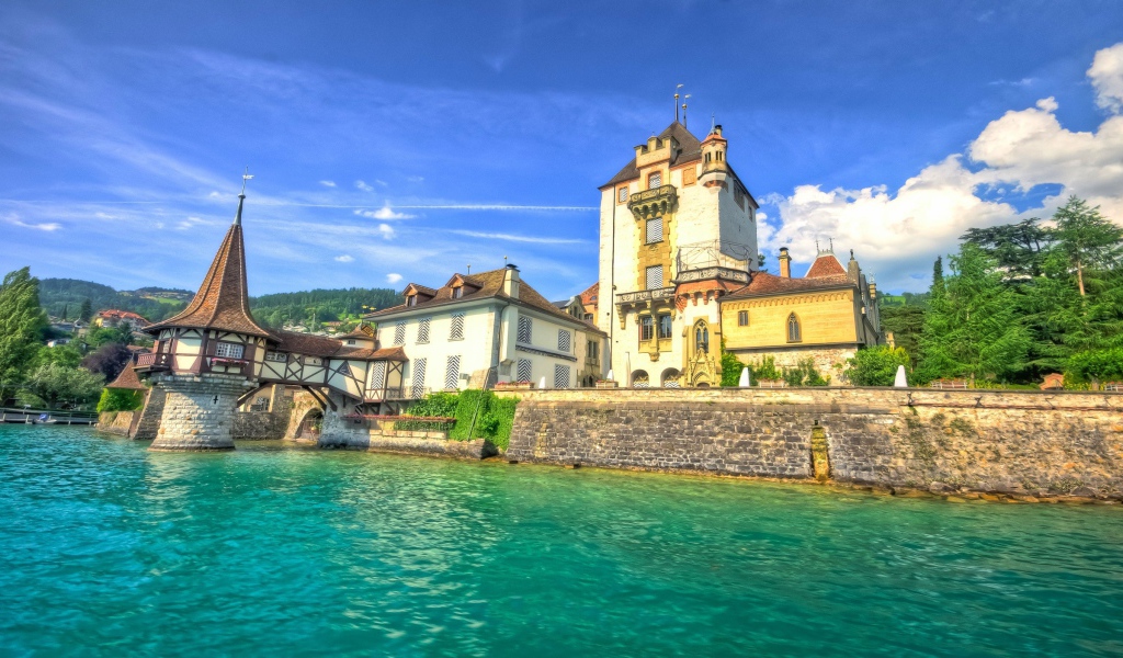 Старинный дом на набережной, Швейцария