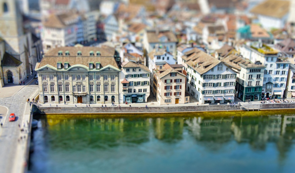 Набережная в городе в Швейцарии