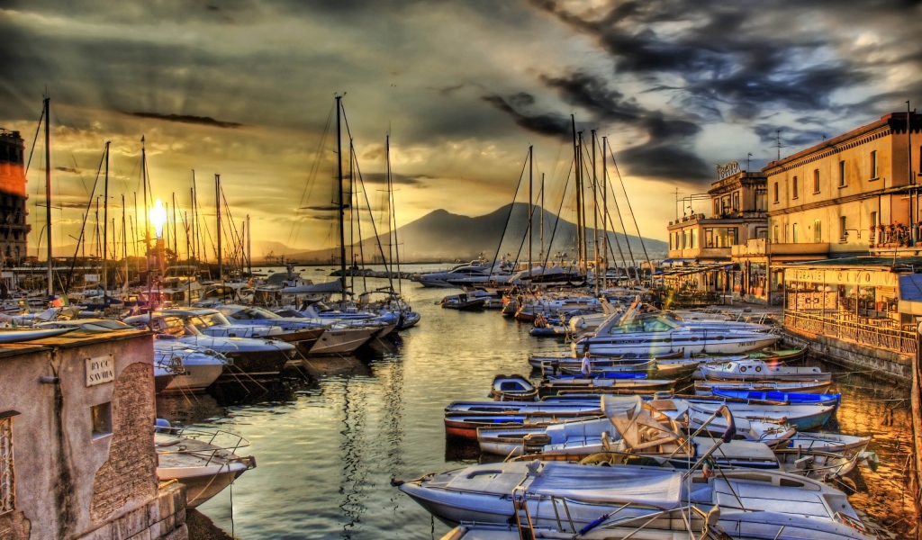 Лодки в порту, HDR фото