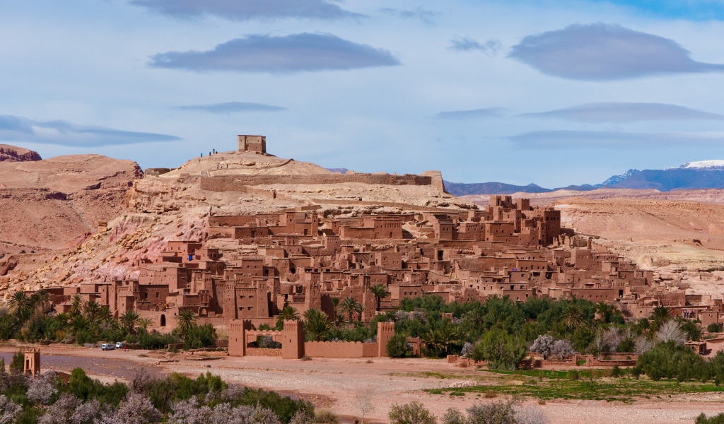 Панорама древнего города из глины
