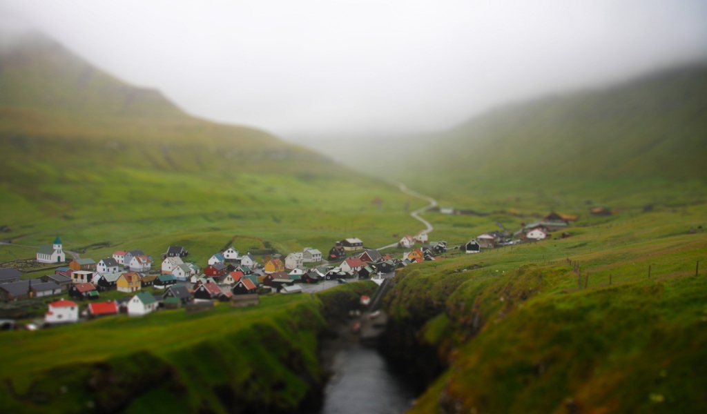 Овраг на окраине горного селения