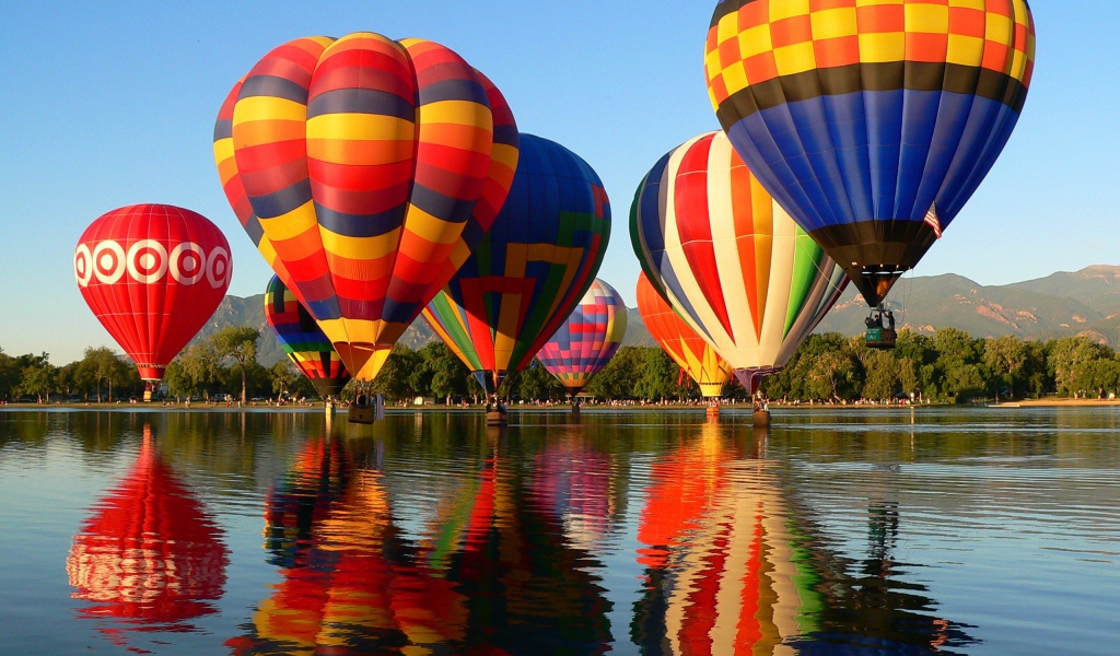 Воздушные шары на озере, Колорадо США