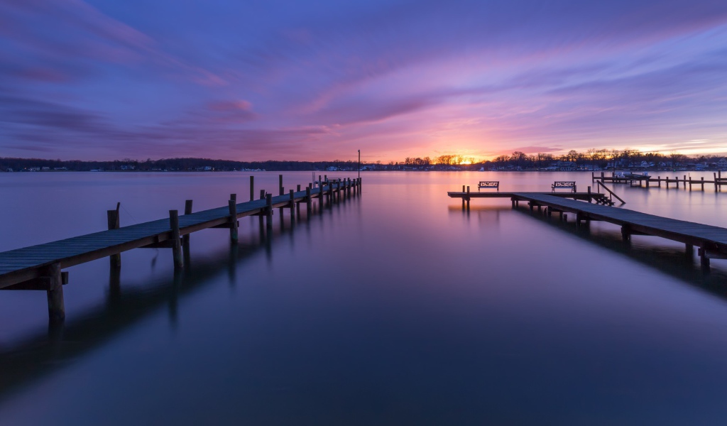Прекрасный закат на озере в Мэриленде, США