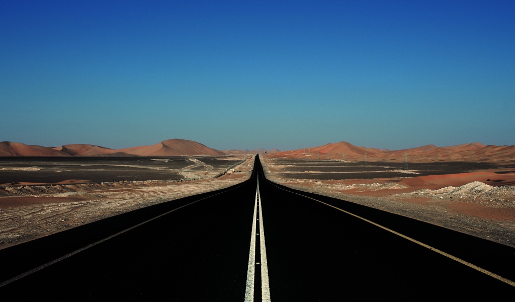Прямая автострада через пустыню