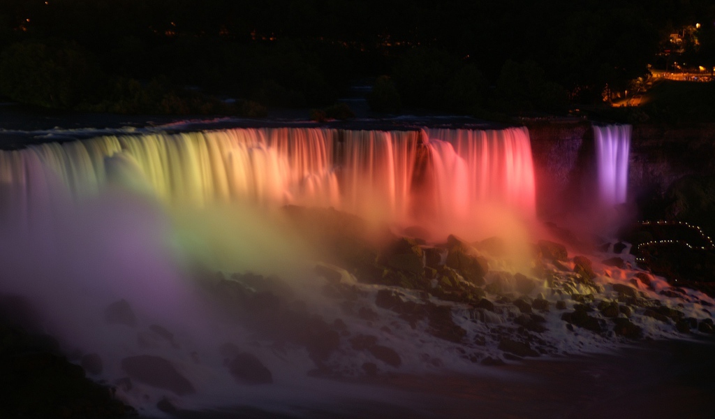 Подсветка зимнего Ниагарского водопада