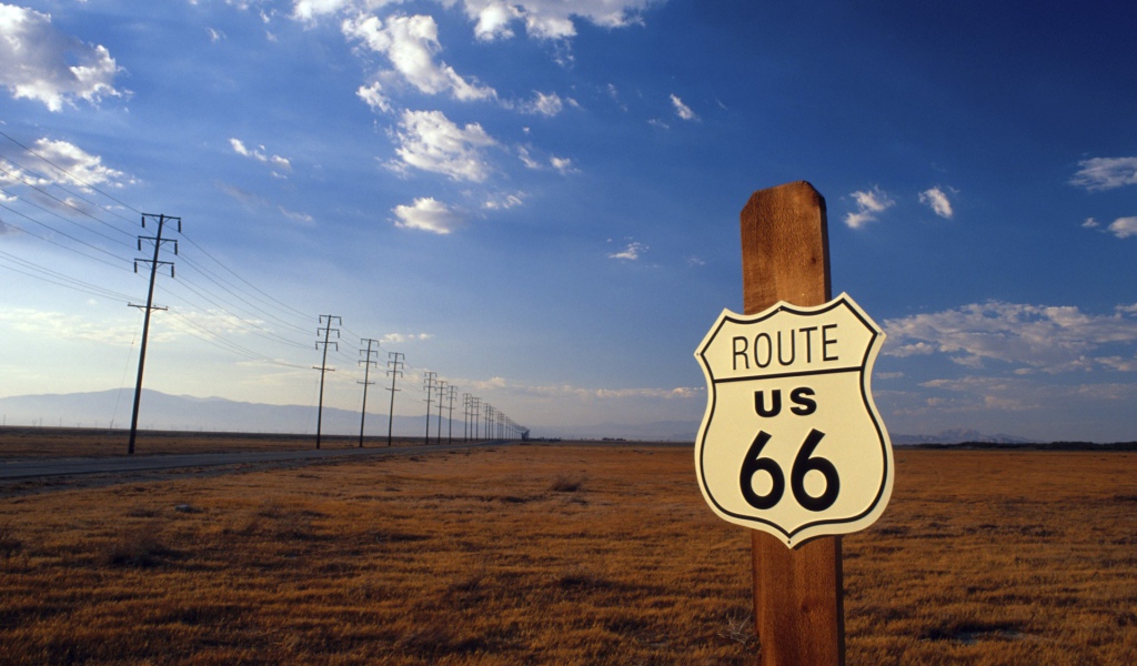 Шоссе 66 среди полей в США