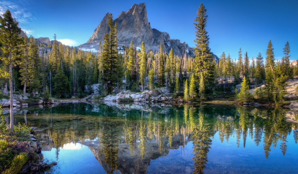 Озеро среди гор, Айдахо