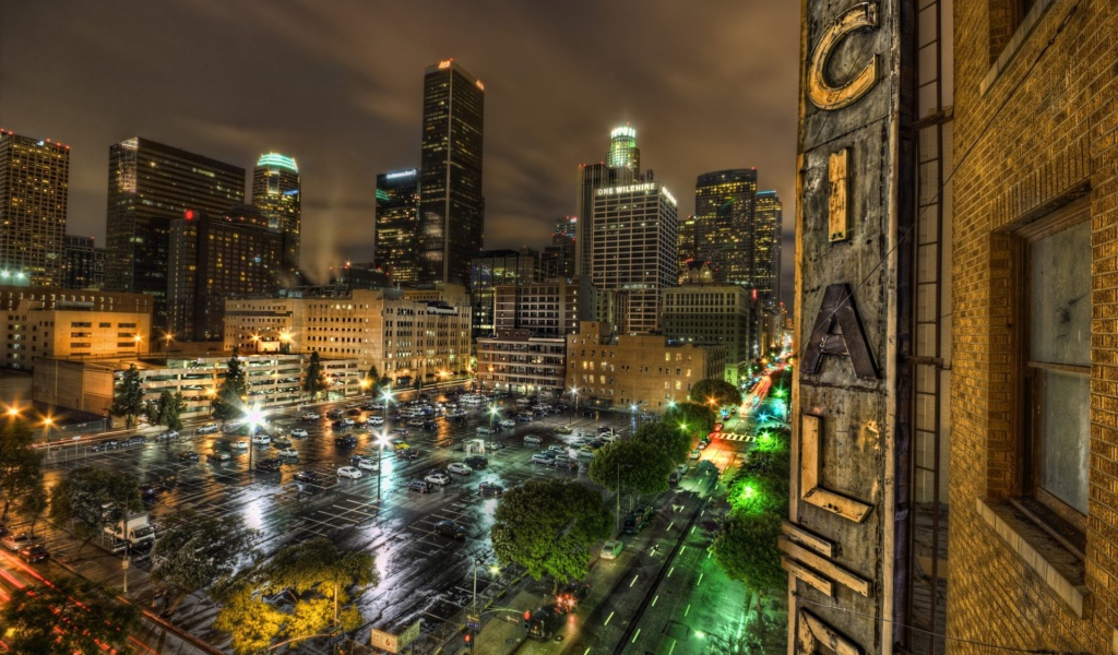 Парковка в ночном Лос-Анжелесе