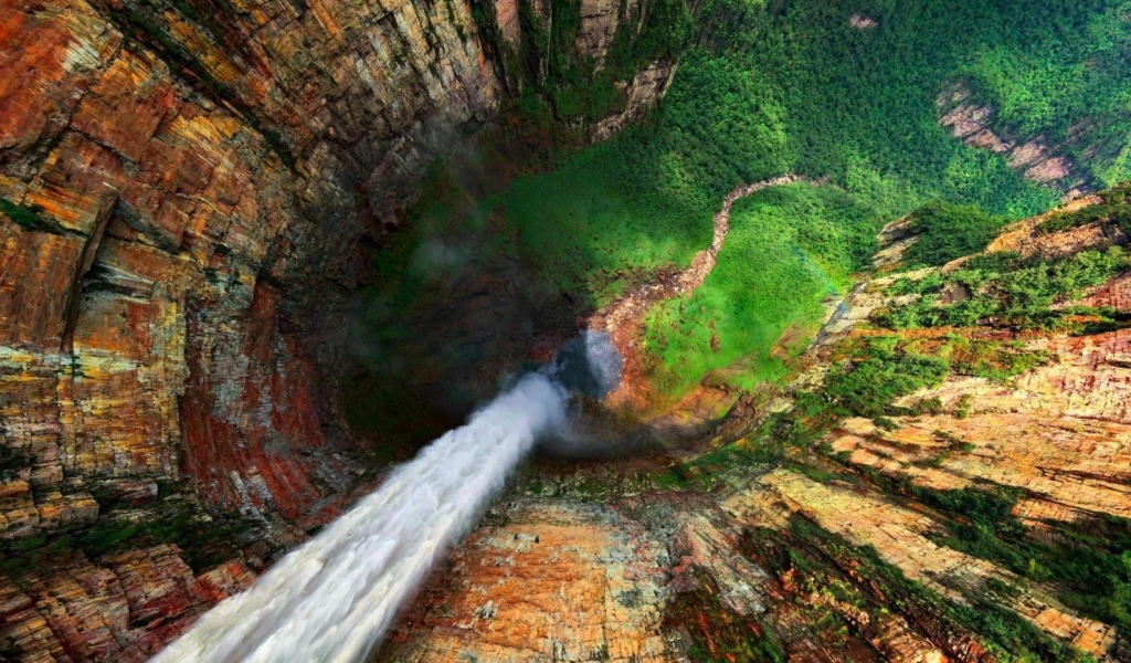 Фото водопада в Венесуэле с высоты