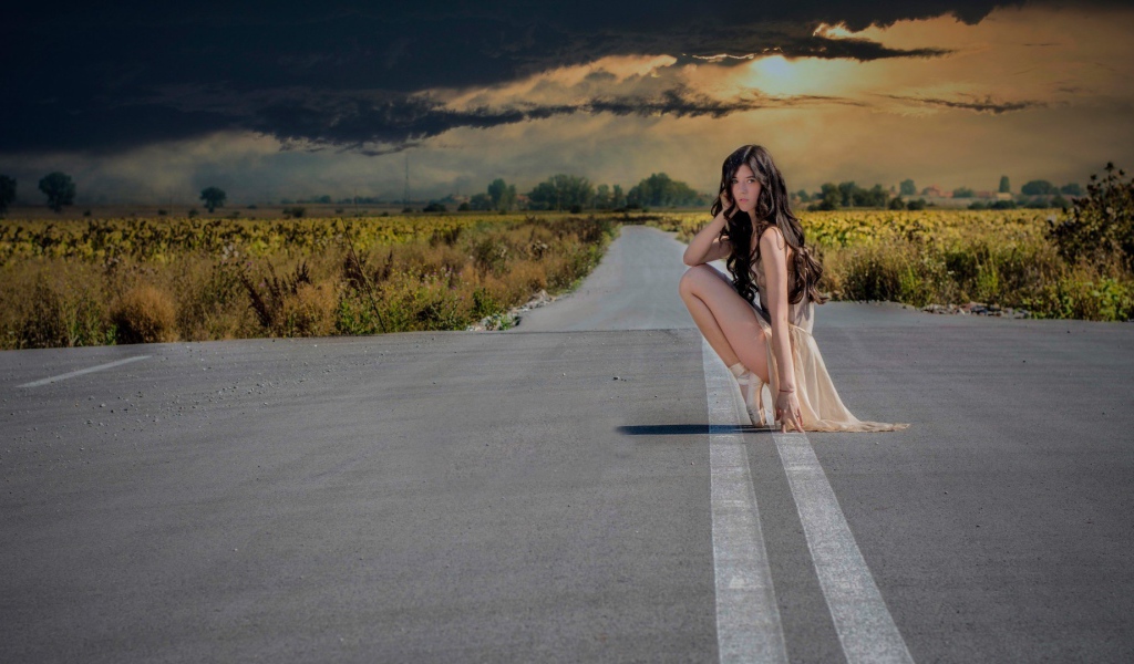 Балерина на дорожной разметке