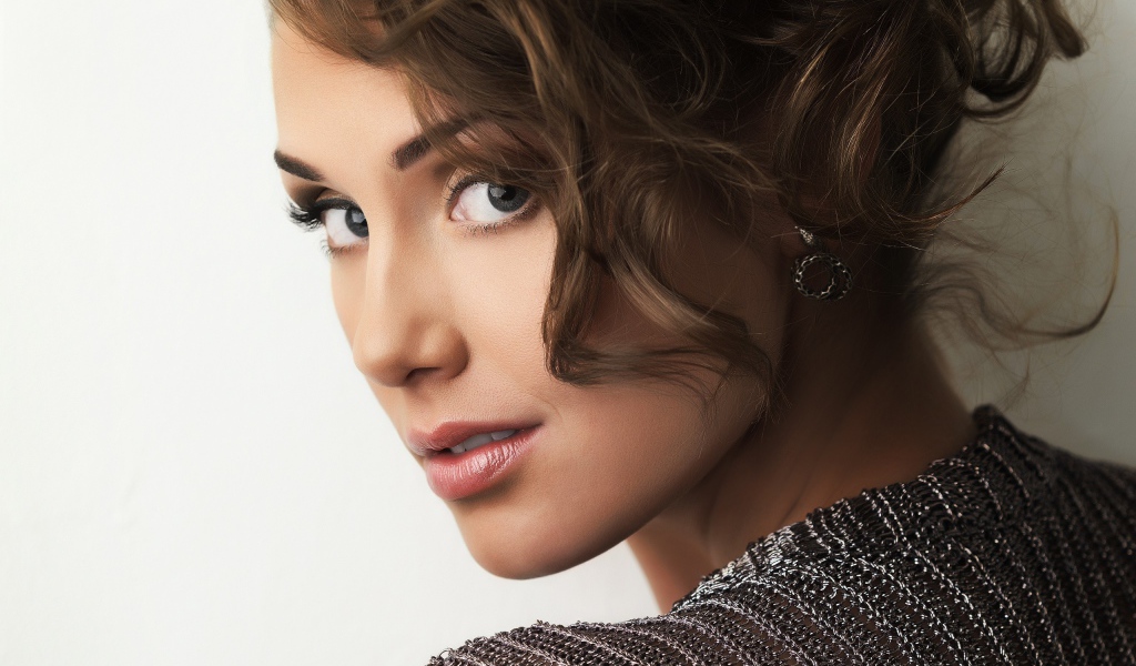 Девушка модель Дамли Туне