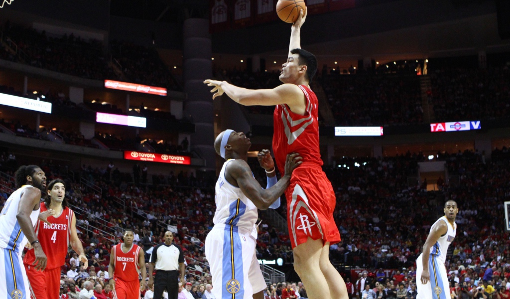 Баскетбольная команда Хьюстона на площадке