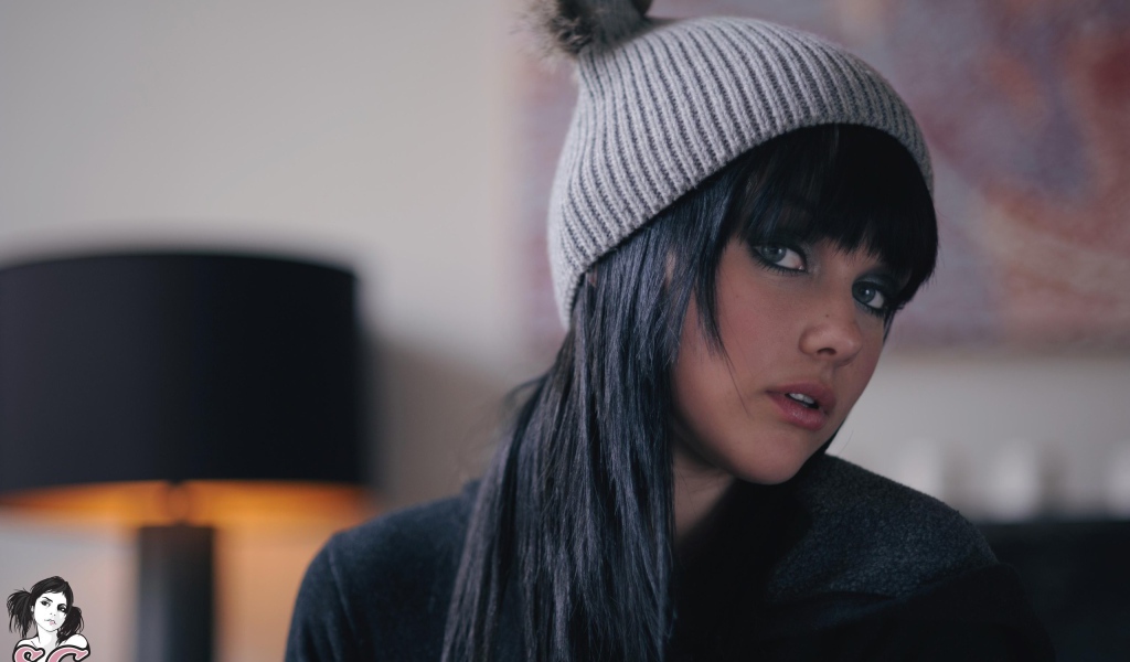 Мелисса Кларк в вязанной шапке