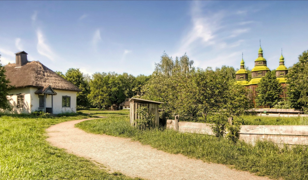Музей народной архитектуры и быта под Киевом