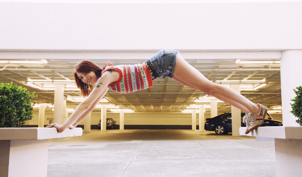 Спортивная девушка Бри Дэниелс