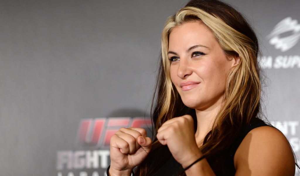 Спортивная девушка Миша Тейт