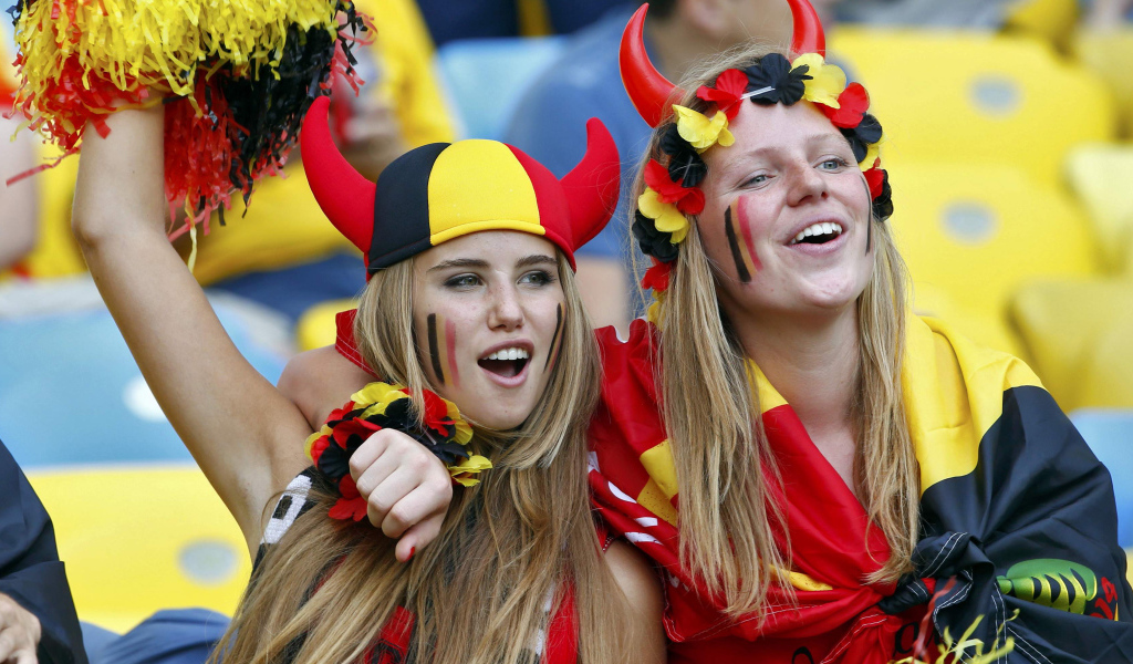 Девушки болеют за Бельгию на чемпионате