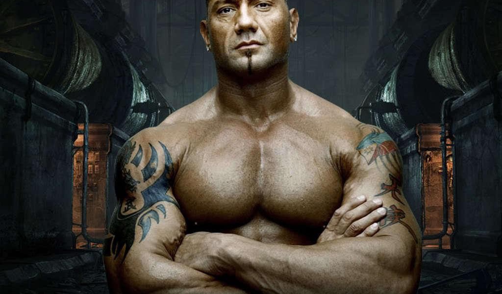 Мускулистый мужчина с татуировками