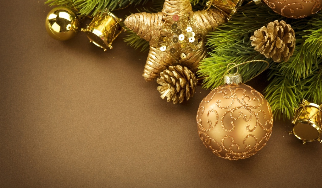 Золотые украшения на Новый год 2017