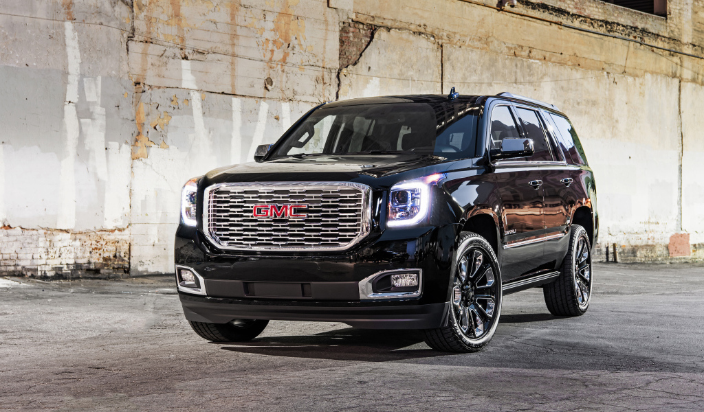 Большой внедорожник GMC Yukon Denali Ultimate Black, 2018