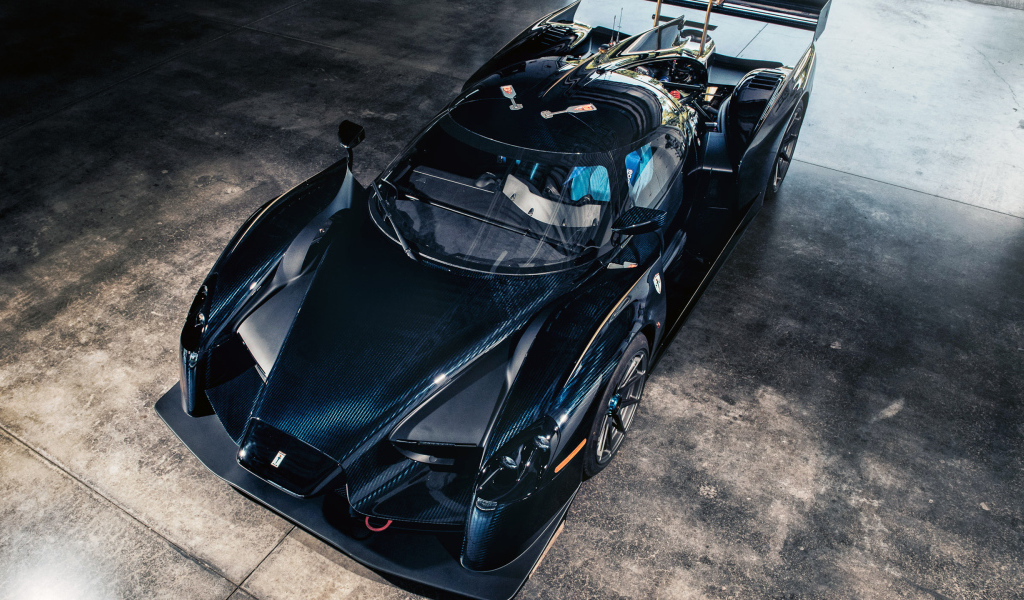 Черный спортивный автомобиль SCG 003CS Supercar