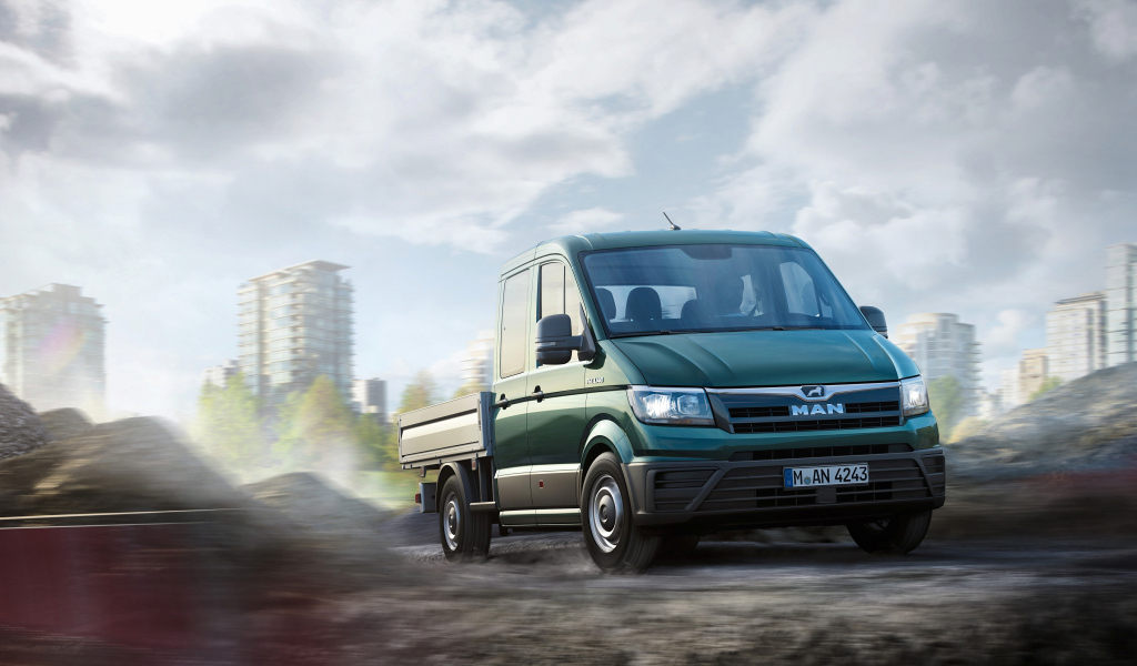 Зеленый пикап MAN TGE 3.140 Crew Cab, 2017 