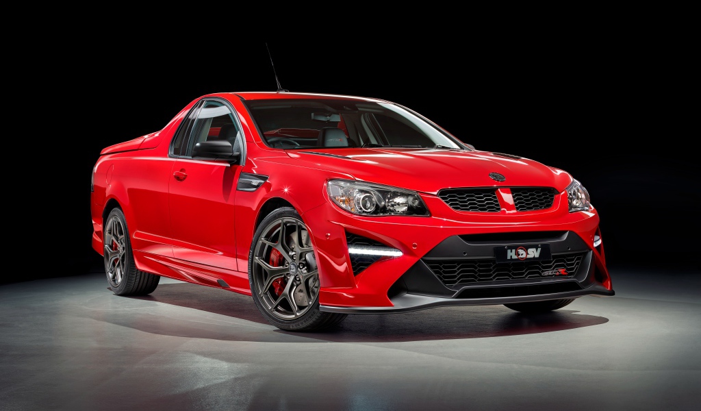 Красный автомобиль Holden GTSR Maloo, 2017 
