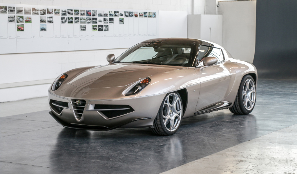 Стильный автомобиль Alfa Romeo Disco Volante, 2017 