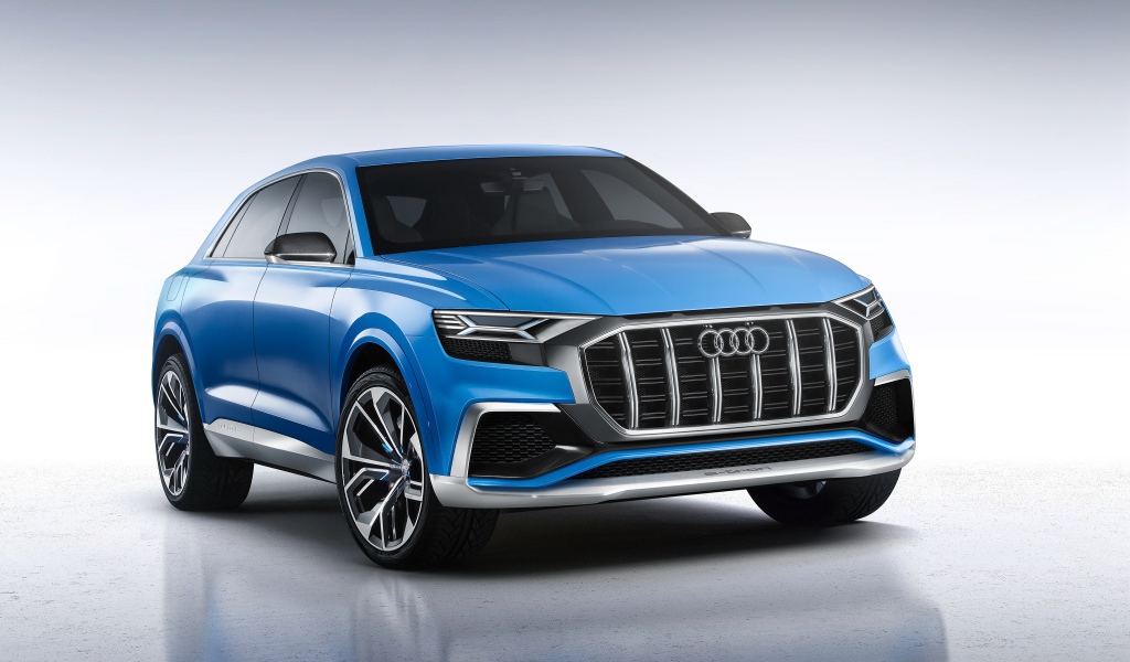 Синий кроссовер  Audi Q8 2018 
